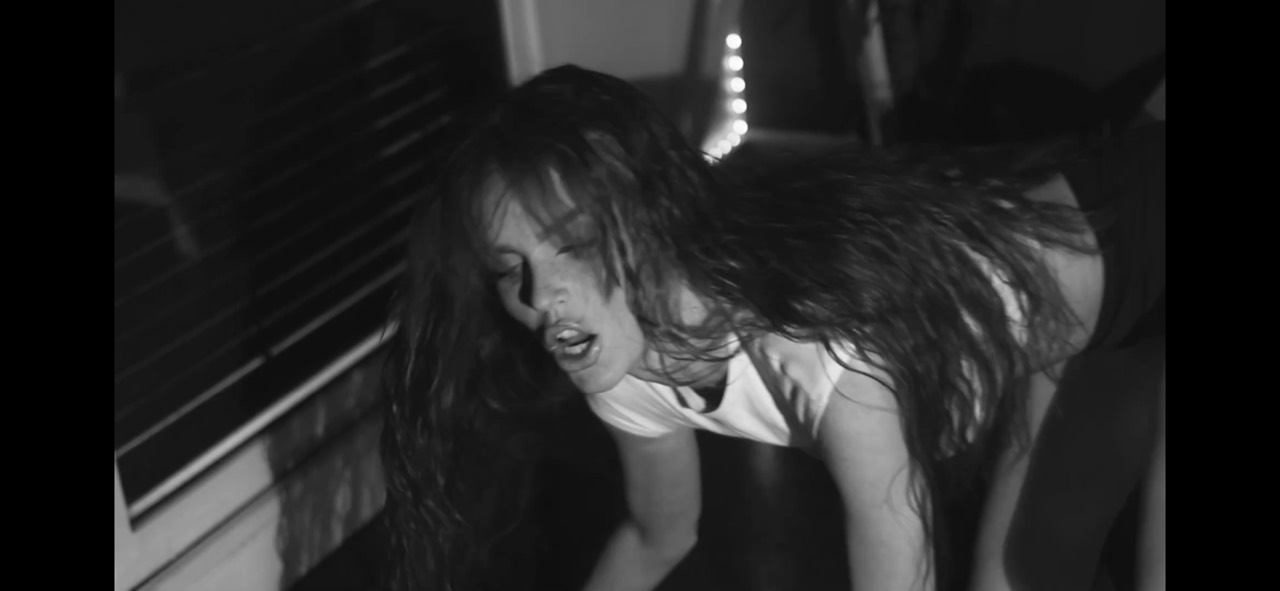 Eden Elijah performing in the Mauvaise graine music video